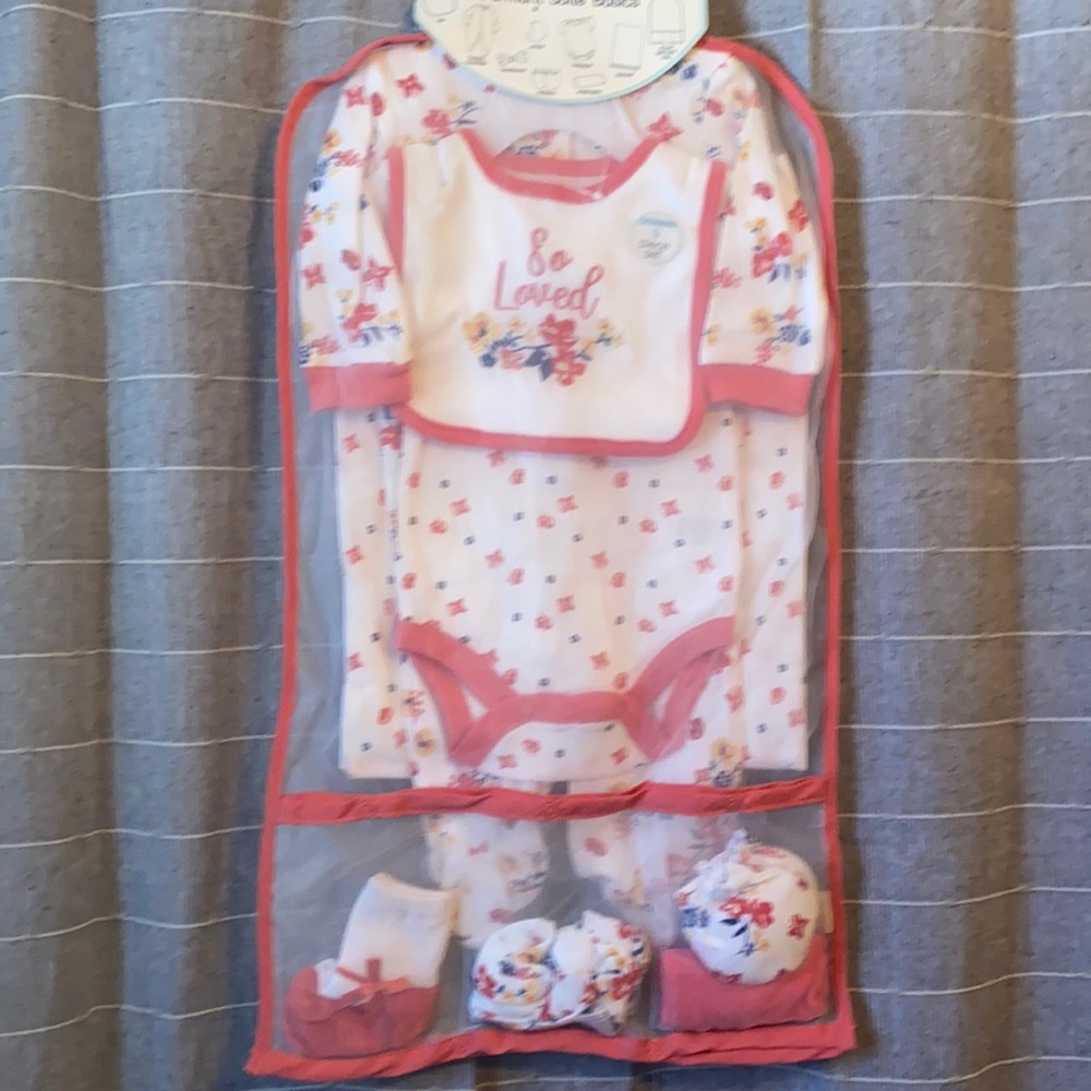 NWT 9 pc. Baby gear set in garment bag